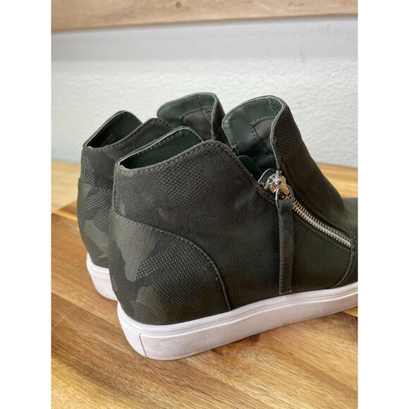 Steve Madden Shoes Womens 8.5M Caliber Black Upper White Sole Flat Camo Two Tone - Picture 7 of 11